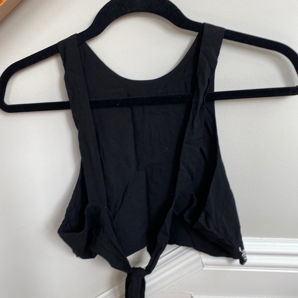 LF Run Cinta Run Embroidered Halter Top - Picture 2 of 2